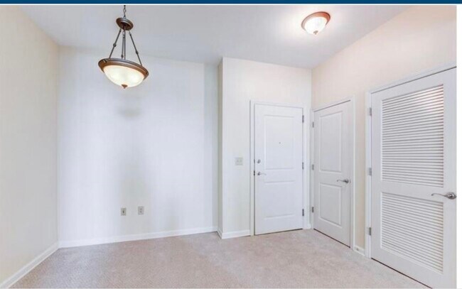 Building Photo - 3040 Peachtree Rd NW