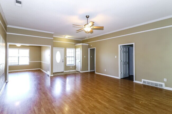 Foto del edificio - 8252 Clinton Way Ln