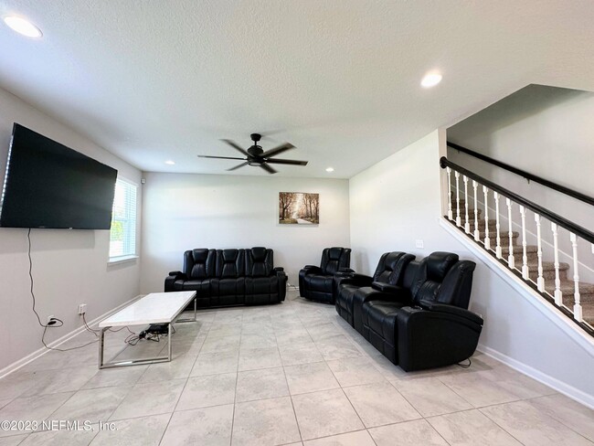 Building Photo - 7036 Emsley Cir