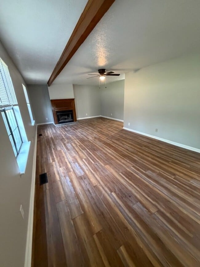 Building Photo - 431 Sentry Oaks Dr