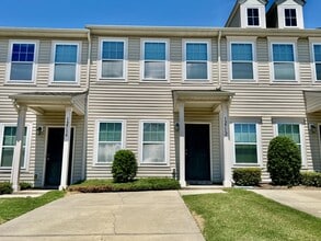 Building Photo - 12712 Persimmon Tree Dr