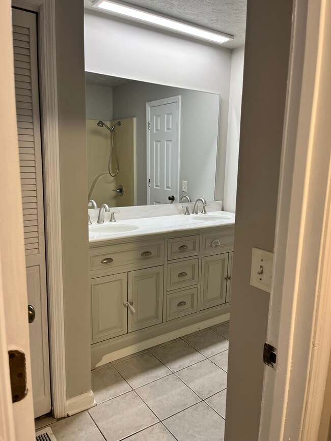 Bathroom vanity - 134 Newtown Rd NE