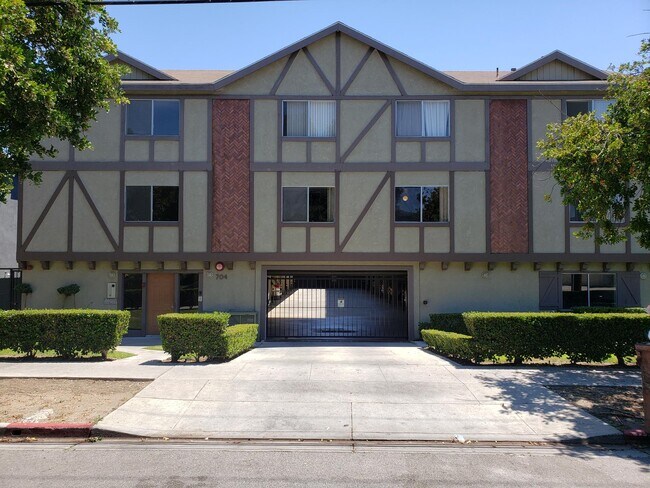 Front - 704 E Windsor Rd