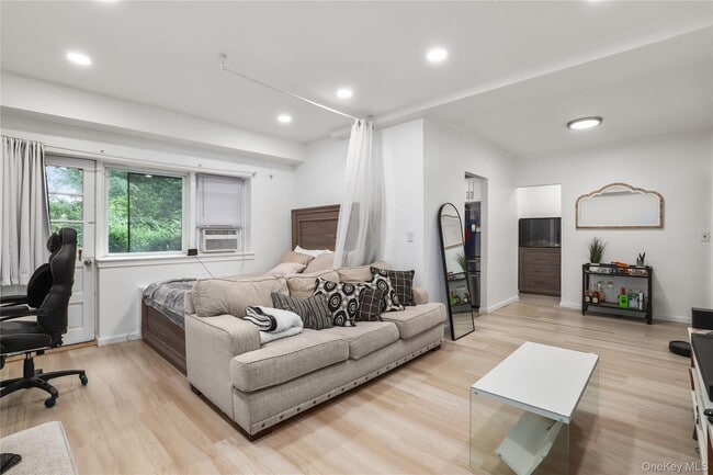 Building Photo - 140 N Broadway