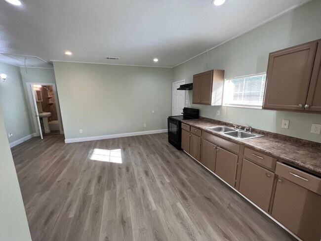 Foto del edificio - *HALF OFF FIRST MONTH'S RENT/MITAD DEL PRM...