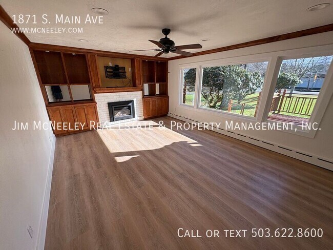 Building Photo - 1871 S Main Ave