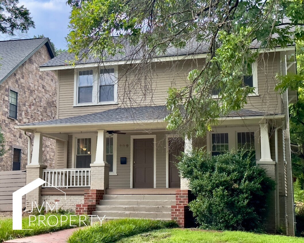 Primary Photo - 209 Poplar St