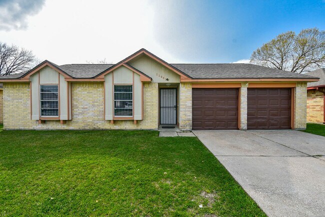 Building Photo - 3 Bedroom home available in North Houston !