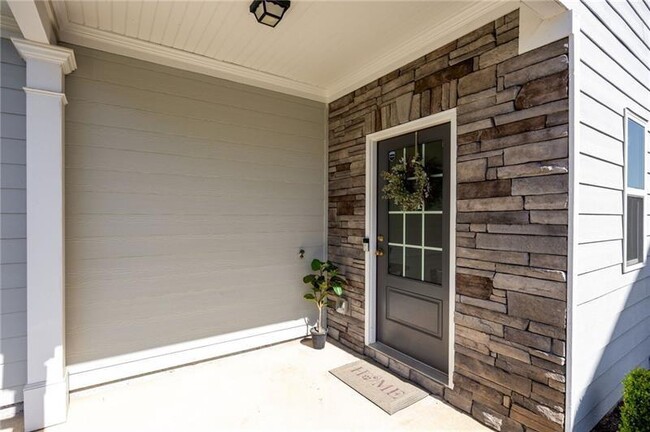 Building Photo - 133 Madison Bend