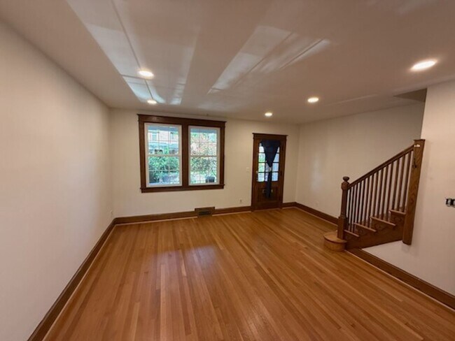 Foto del edificio - UPDATED 4/BR in Glover Park!