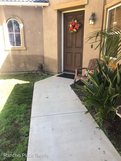 Building Photo - 4 br, 3 bath House - 136 Half Dome Way