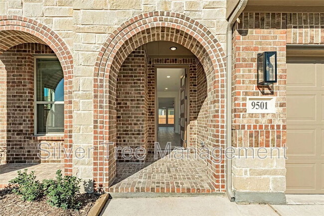 Building Photo - 9501 Moon Cactus Dr