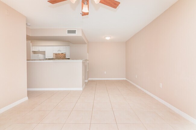 Building Photo - Beautiful 1 bed/1bath 1st-Floor Condo FOR ...