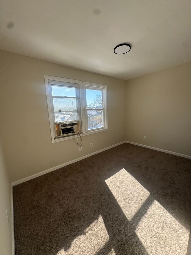 Foto del edificio - Now Accepting 525 Credit | Half First Month + Last Month Rent