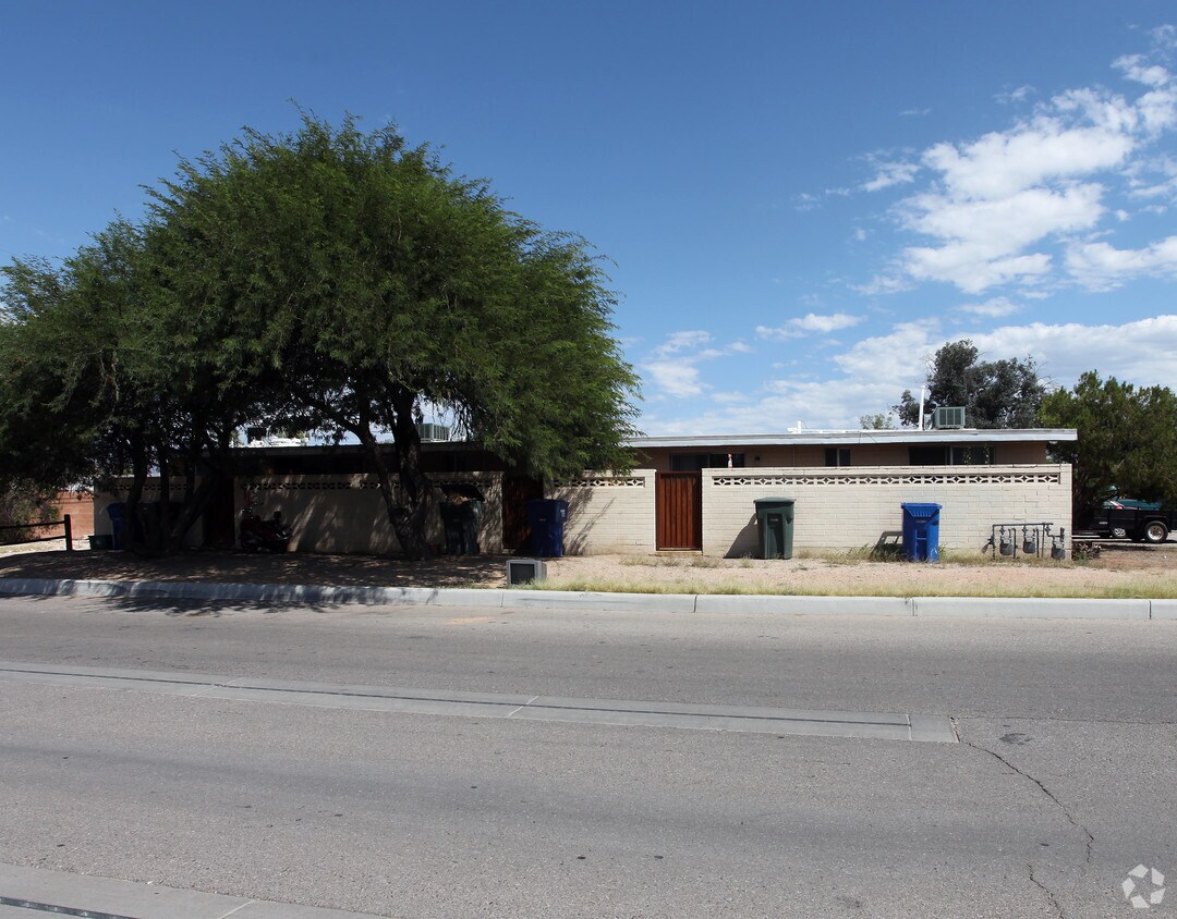 Building Photo - 4501-4509 E Pima St