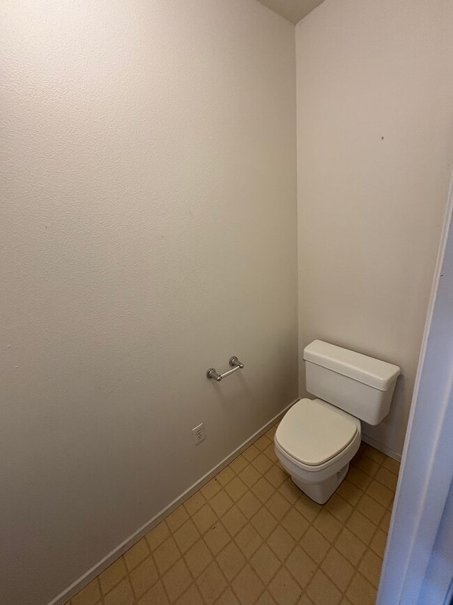 Building Photo - Entertainer delight rental home located in ''The Lakes'' subdivision Coming soon *Private Showing...