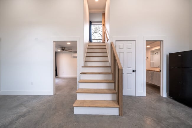 Building Photo - 2 Earl Dr