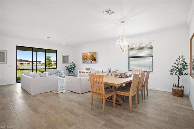 Foto del edificio - 11512 Shady Palm Wy
