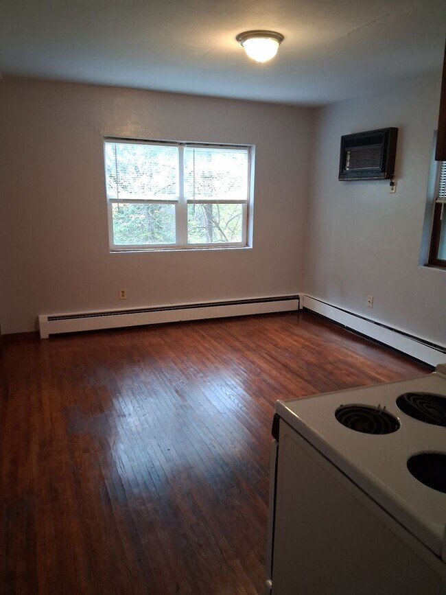 Foto del edificio - 1 Bedroom 1 Bath in Maplewood  HEAT INCLUDED