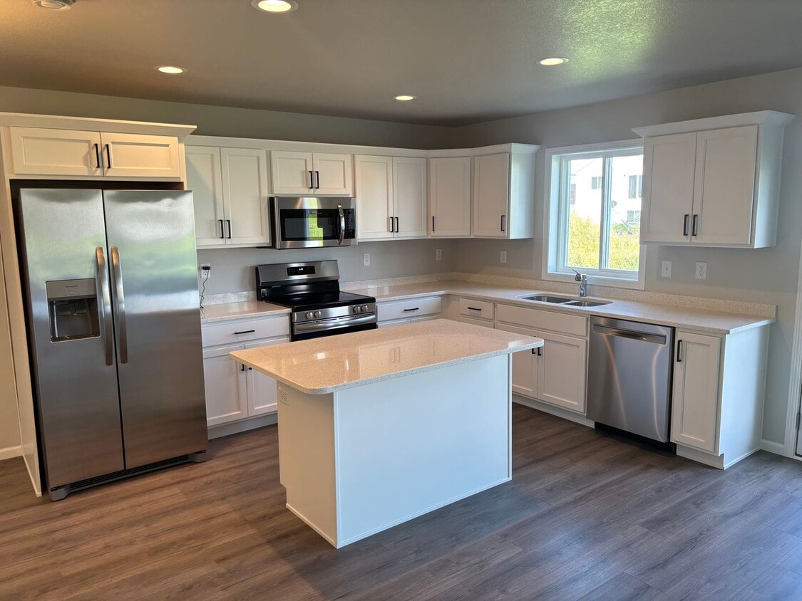 Foto principal - Contemporary 3 Bed, 2.5 Bath Home | Functi...