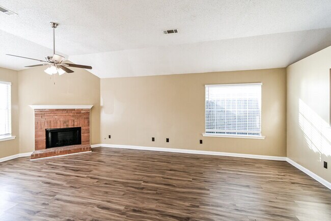 Building Photo - 9415 Garden Woods Dr