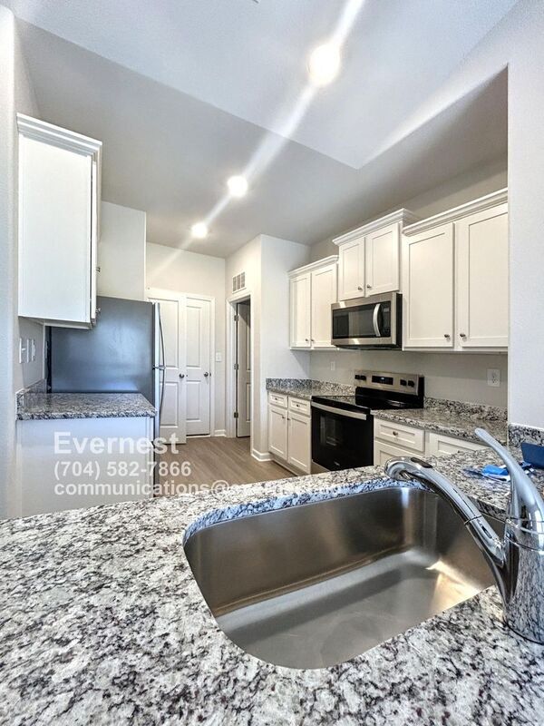 Foto del edificio - 124 Lightning Dr