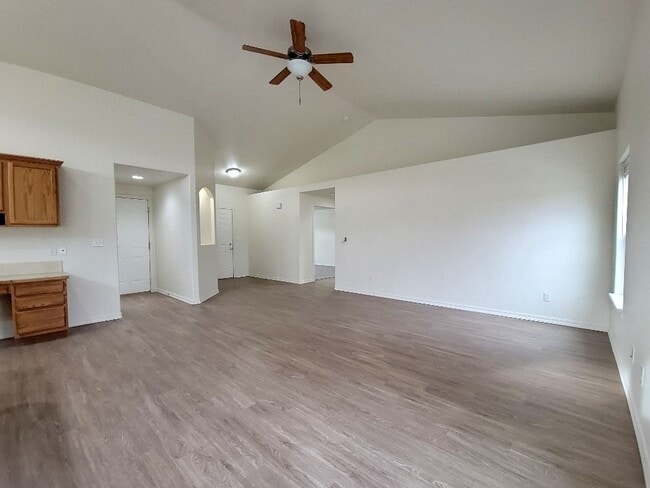 Building Photo - Spacious, Remodeled Rambler off of Keene R...