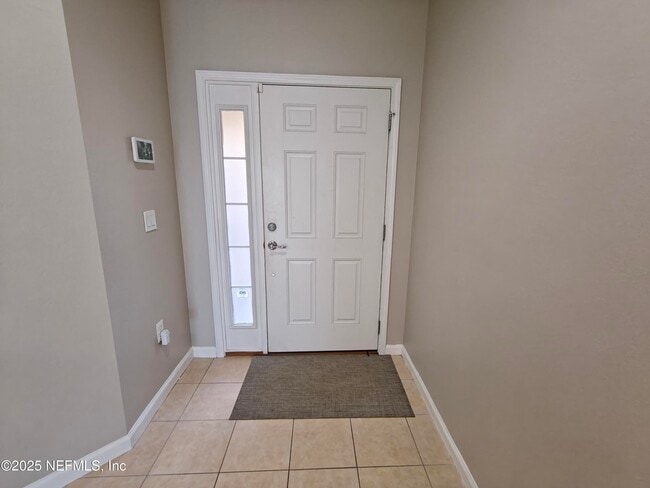 Building Photo - 6918 Roundleaf Dr