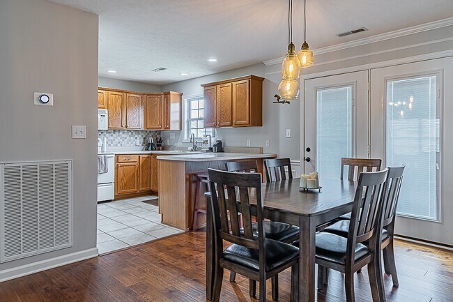 Foto del edificio - 3117 Clydesdale Dr