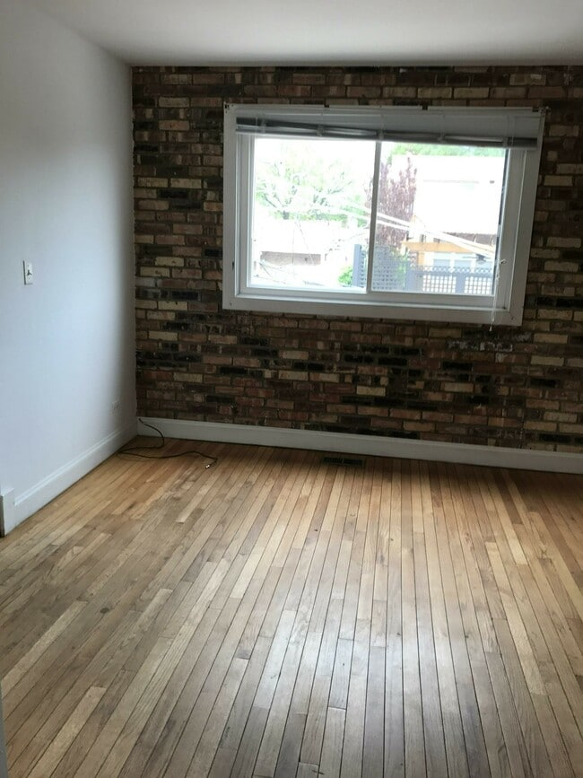 Building Photo - 1251 W Belden Ave