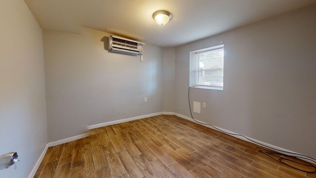 Building Photo - 5618 Elmwood Ave