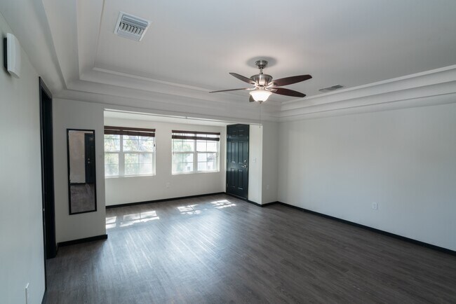 Building Photo - 11023 Strathmore Dr