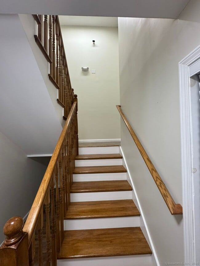 Building Photo - 23 Silver St