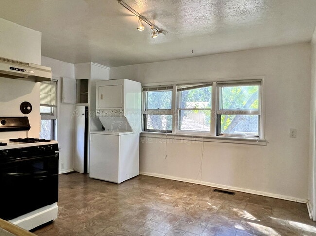 Building Photo - 1804 Fenmoor Pl