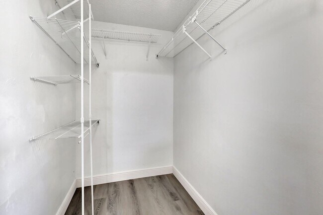 Foto del edificio - 468 Glenwood Dr