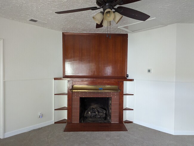 Building Photo - 3297 Buena Vista Ave