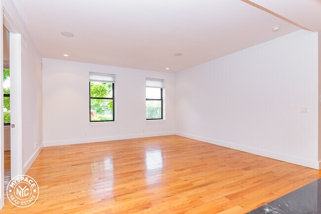 Building Photo - 1625 Putnam Ave