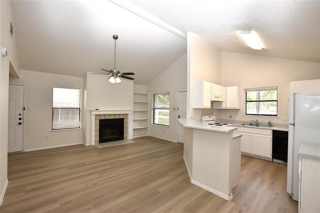 Building Photo - 2801 W Slaughter Ln