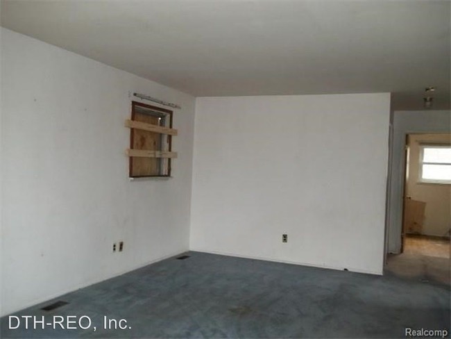 Foto del edificio - 3 br, 1 bath House - 15313 E. State Fair