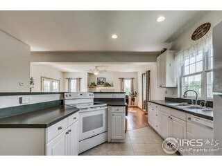 Foto del edificio - Charming Waterglen 3 Bedroom with a Den!