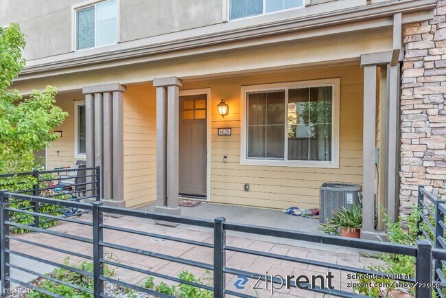 Foto del edificio - 3 br, 3.5 bath Townhome - 6029 Sunstone Dr...