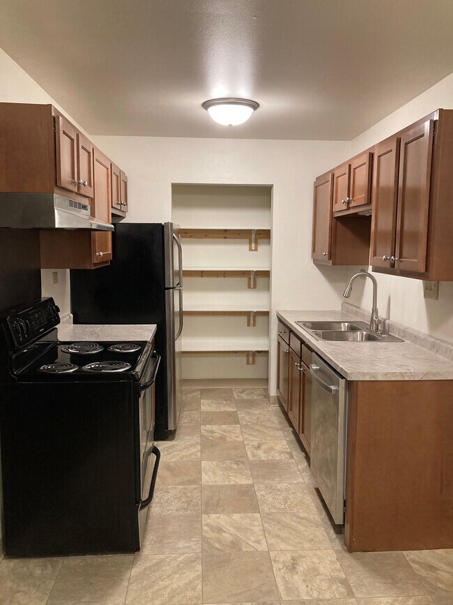 Are you Ready for a GORGEOUS Kitchen? - 1006 Monroe St