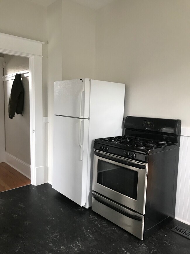 Building Photo - 936 N Killingsworth Ct