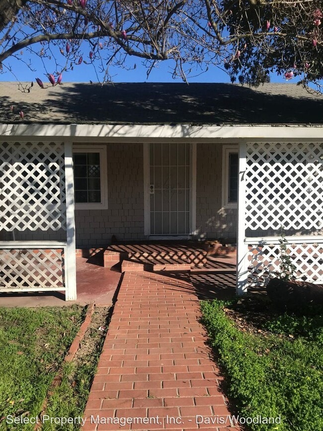 Building Photo - 2 br, 1 bath House - 7 Elm St