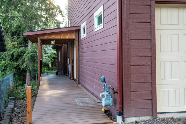 Building Photo - 420 Mountain View Dr