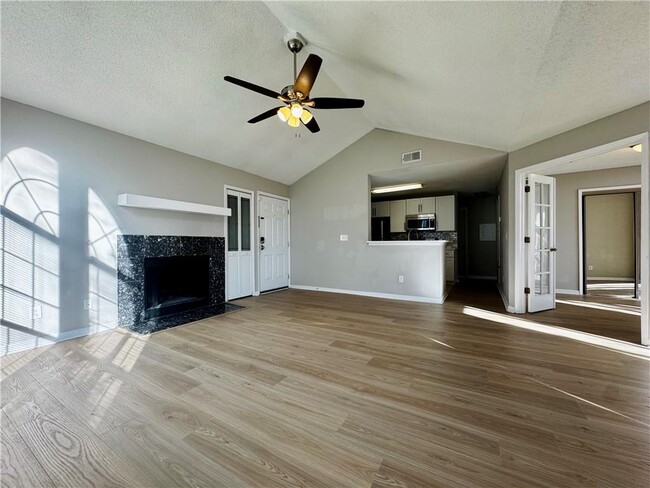 Foto del edificio - 1107 Sandy Ln Dr