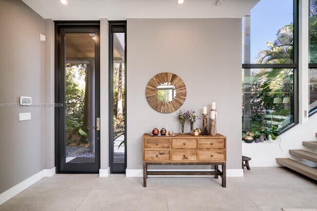 Building Photo - 4094 Park Ave