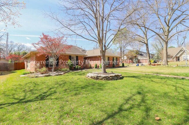 Building Photo - 3702 E 85th Pl
