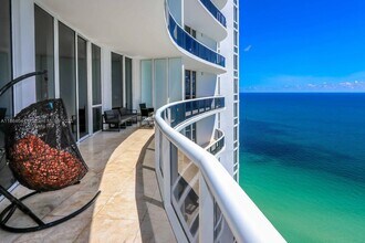Building Photo - 15901 Collins Ave