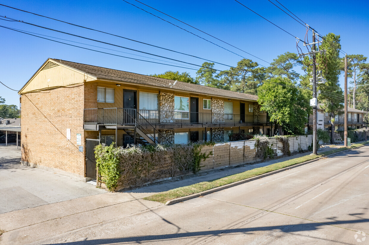 Primary Photo - Villagewood Townhomes